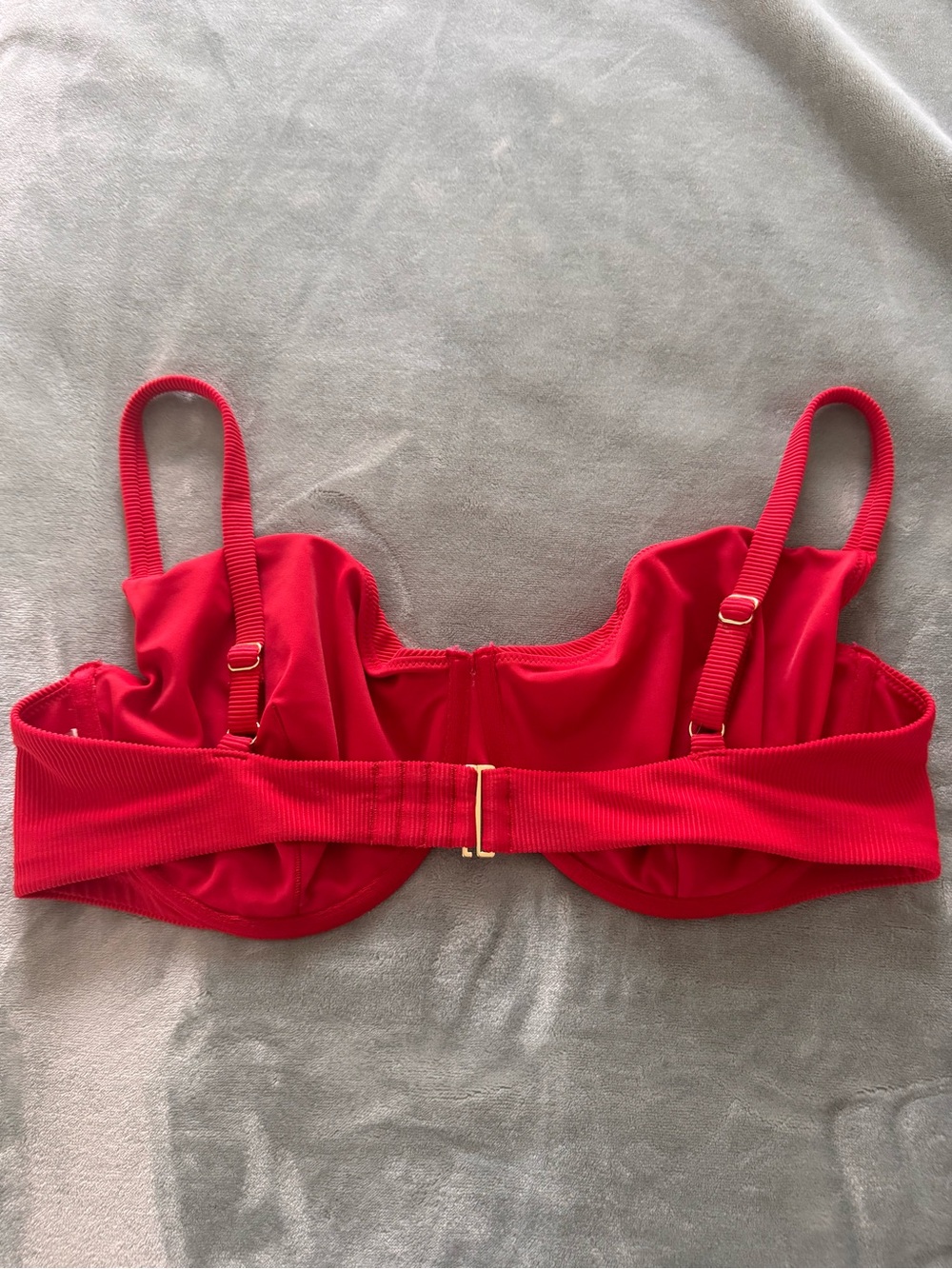 Abercrombie & Fitch Red Ribbed Underwire Bikini Top with Gold Clasp - Picture 3 of 4